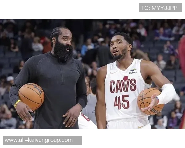 莫布里赞扬哈登比赛解读能力称能从中学习到许多技巧与经验